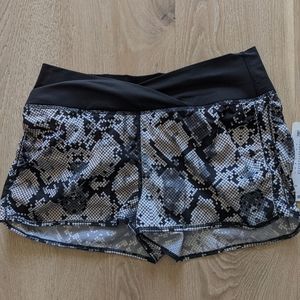 Lululemon size 8 Sunset Salutation shorts